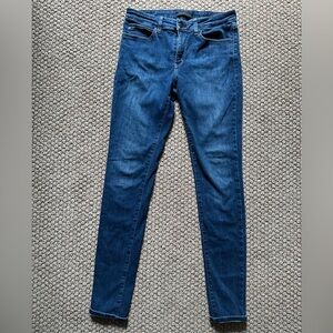 A16- Uniqlo Ultra Stretch Denim Jeans 28 mid rise